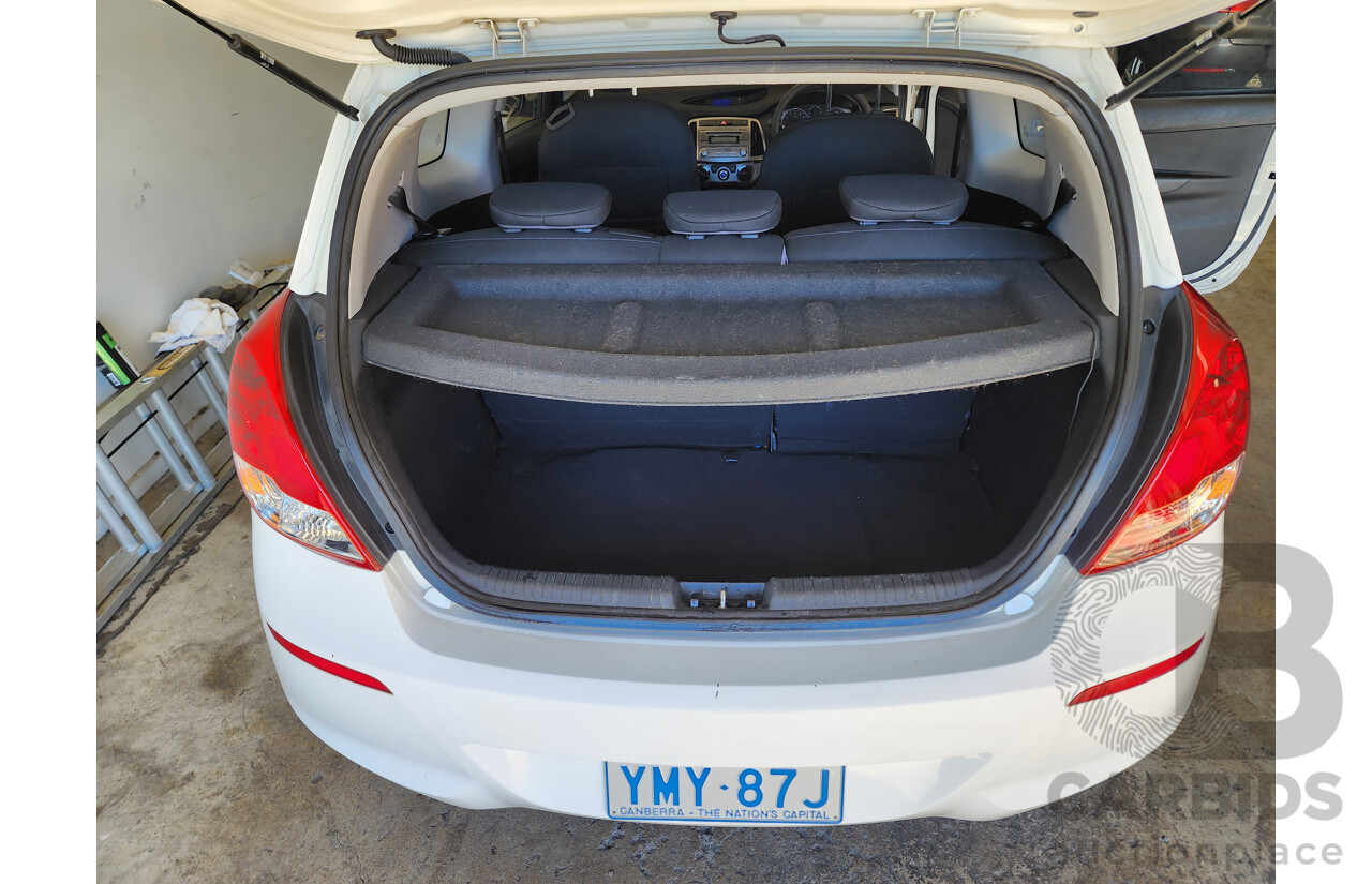 6/2012 Hyundai i20 Active PB MY12.5 3d Hatchback White 1.4L