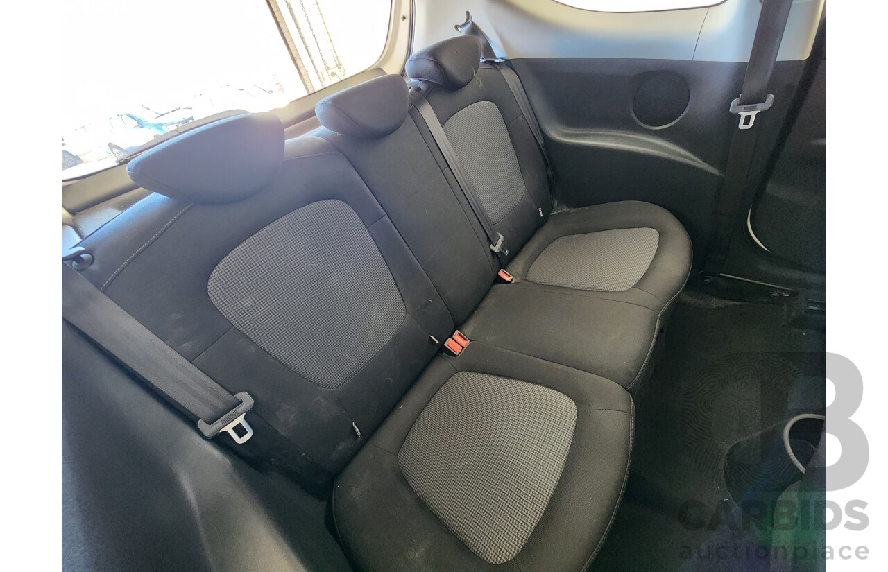 6/2012 Hyundai i20 Active PB MY12.5 3d Hatchback White 1.4L