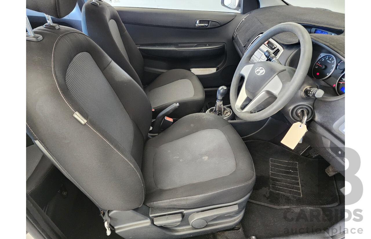 6/2012 Hyundai i20 Active PB MY12.5 3d Hatchback White 1.4L