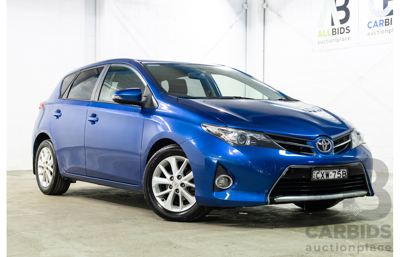 01/2015 Toyota Corolla ASCENT SPORT FWD ZRE182R 5D Hatchback Blue Streak Metallic 1.8L