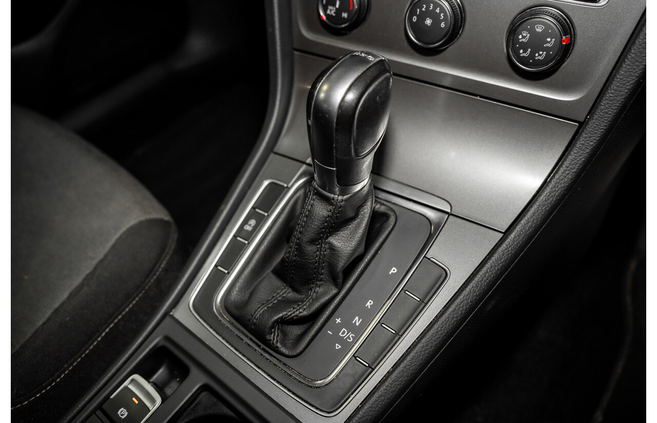 05/2016 Volkswagen Golf 92 TSI (FWD) AU MY16 5d Hatchback Pure White Turbo 1.4L