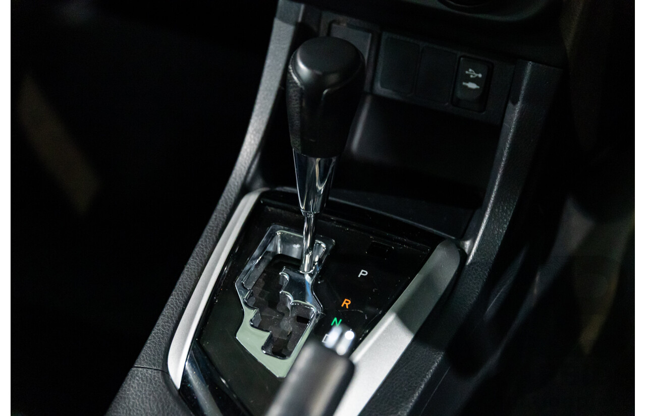 09/2016 Toyota Corolla Ascent (FWD) ZRE172R 4d Sedan Classic Silver Metallic 1.8L