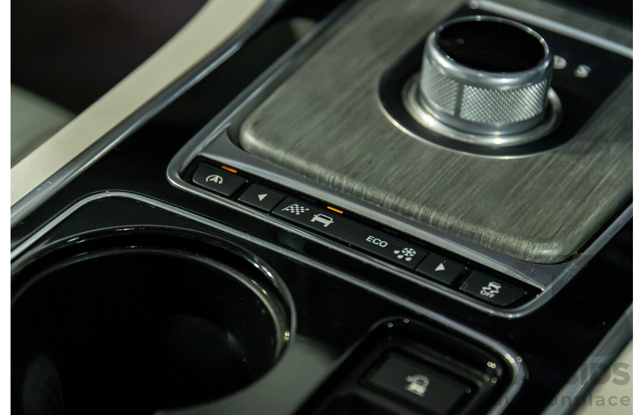 09/2015 Jaguar XE 25t Portfolio (RWD) 4d Sedan Tempest Grey Metallic Turbo 2.0L