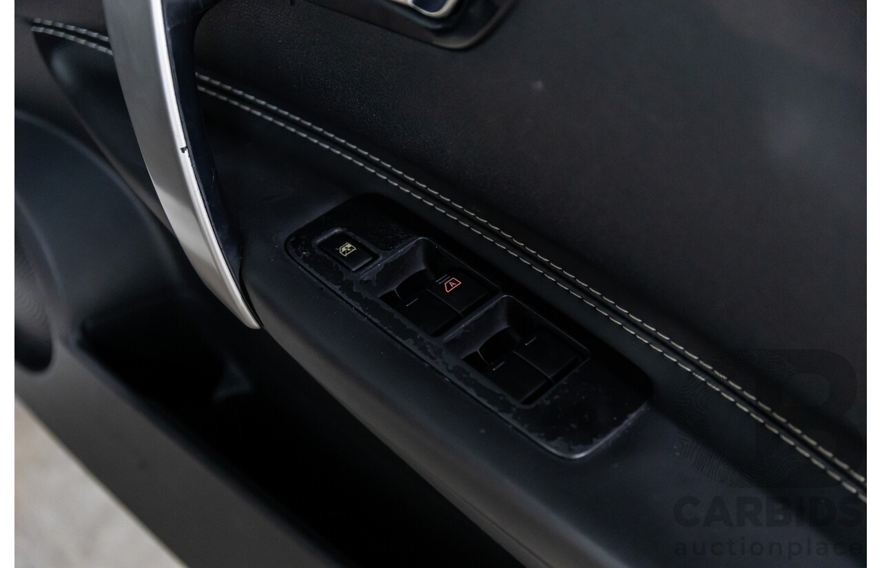 2/2013 Nissan Dualis Ti-L (4x2) J10 MY13 4d Wagon Ivory Pearl 2.0L