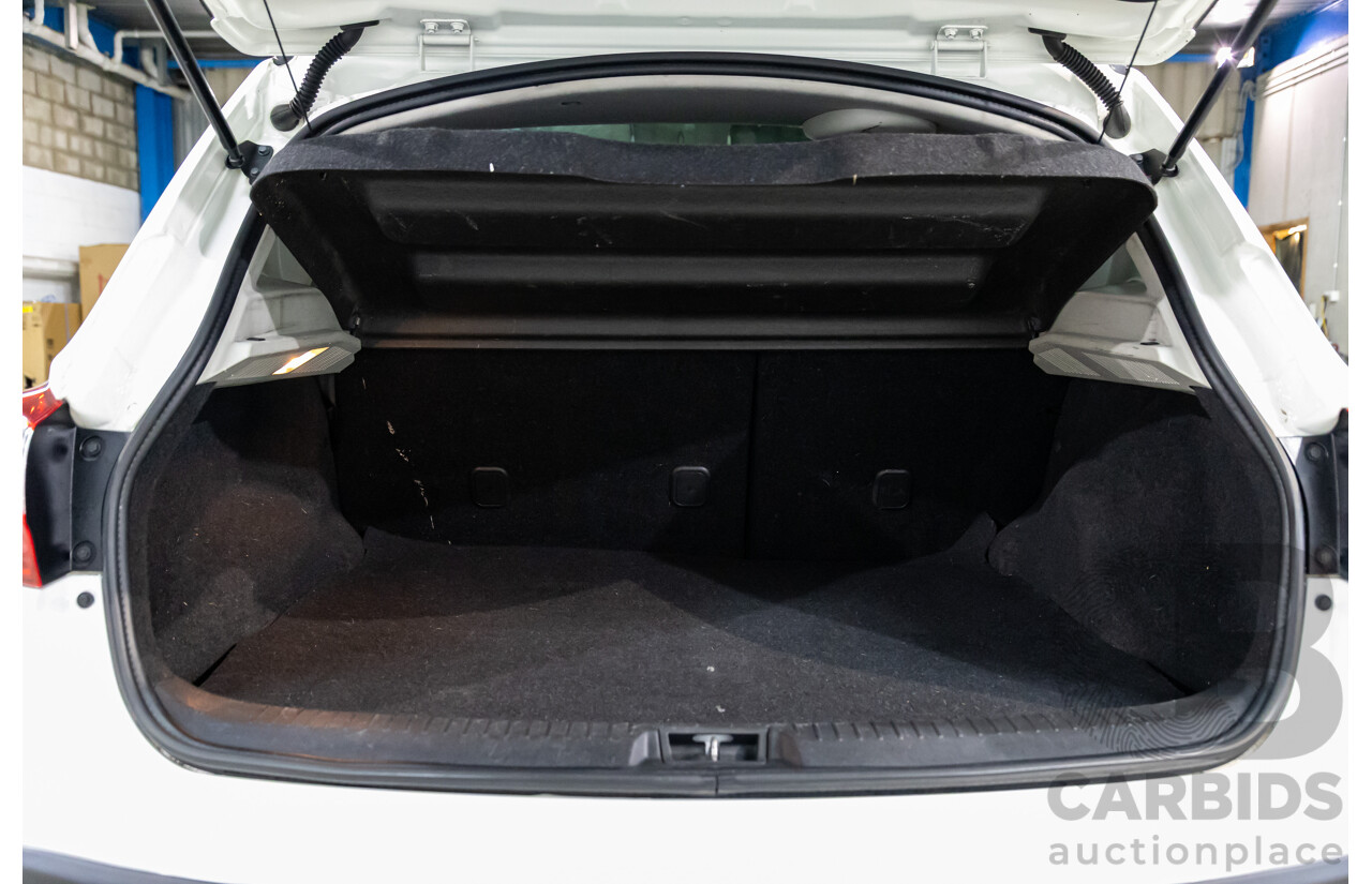 2/2013 Nissan Dualis Ti-L (4x2) J10 MY13 4d Wagon Ivory Pearl 2.0L