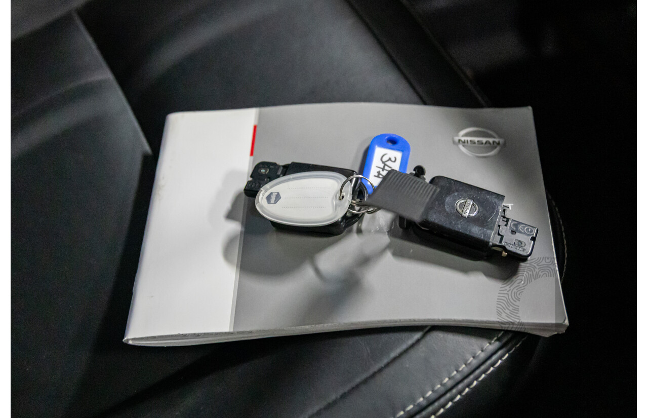 2/2013 Nissan Dualis Ti-L (4x2) J10 MY13 4d Wagon Ivory Pearl 2.0L