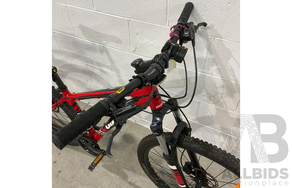 GIANT Talon Mountain Bike