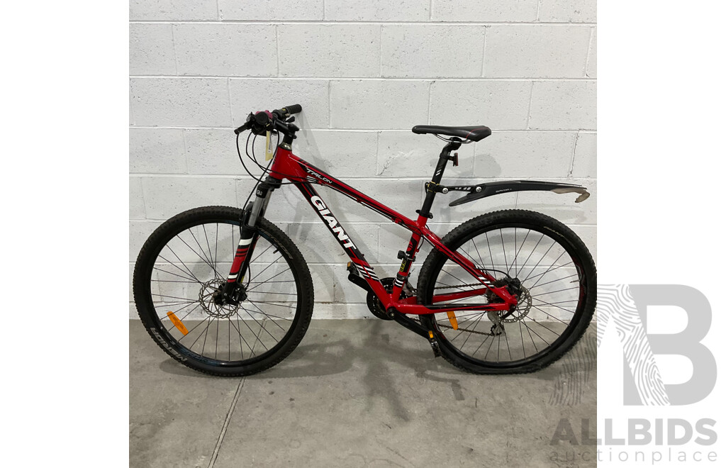 GIANT Talon Mountain Bike