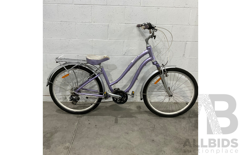 GIANT City Suede Ladies Commuter Bike