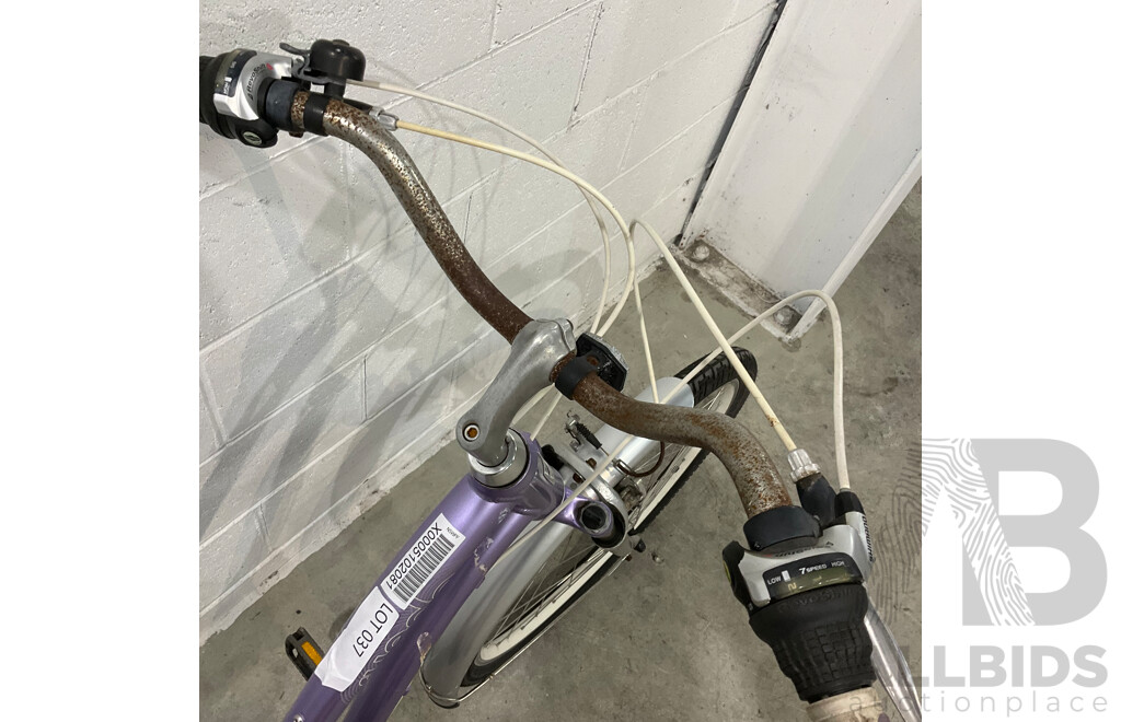 GIANT City Suede Ladies Commuter Bike