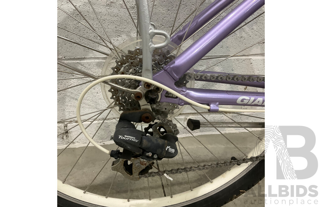 GIANT City Suede Ladies Commuter Bike