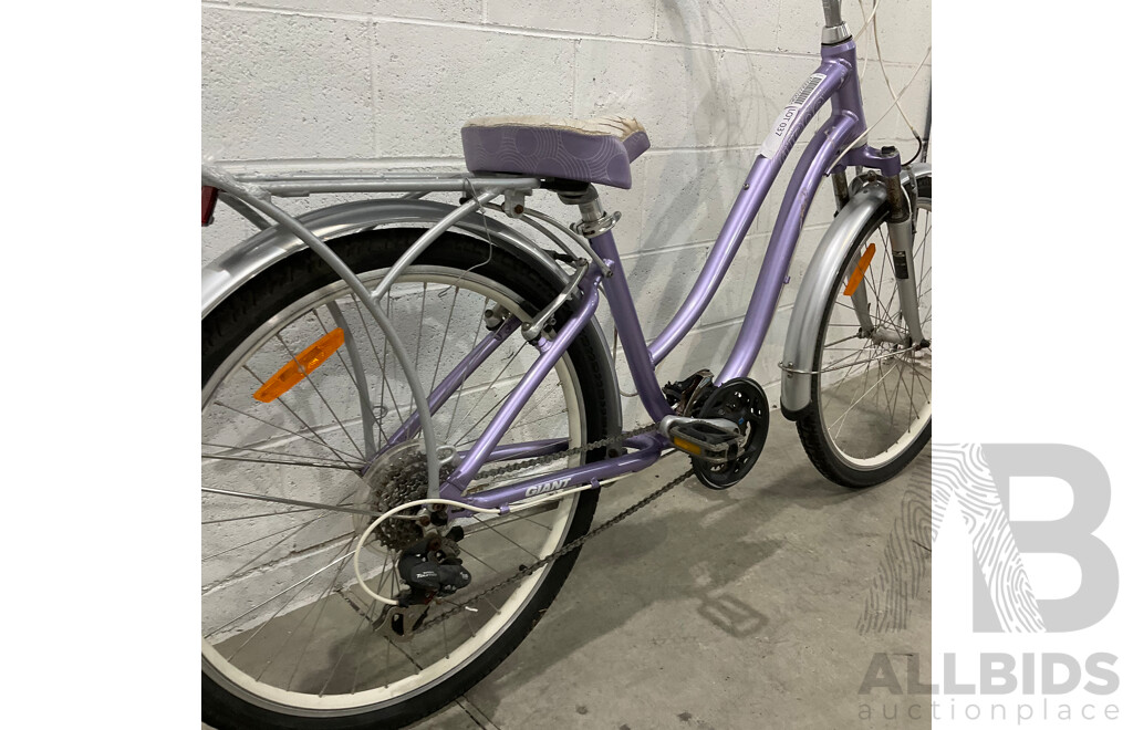 GIANT City Suede Ladies Commuter Bike