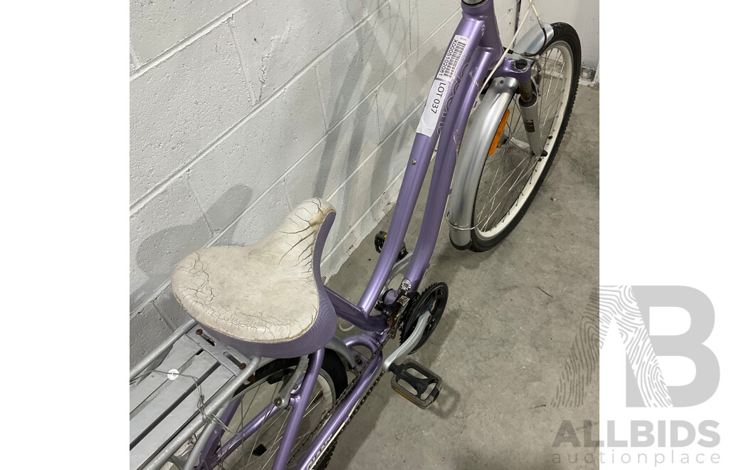 GIANT City Suede Ladies Commuter Bike