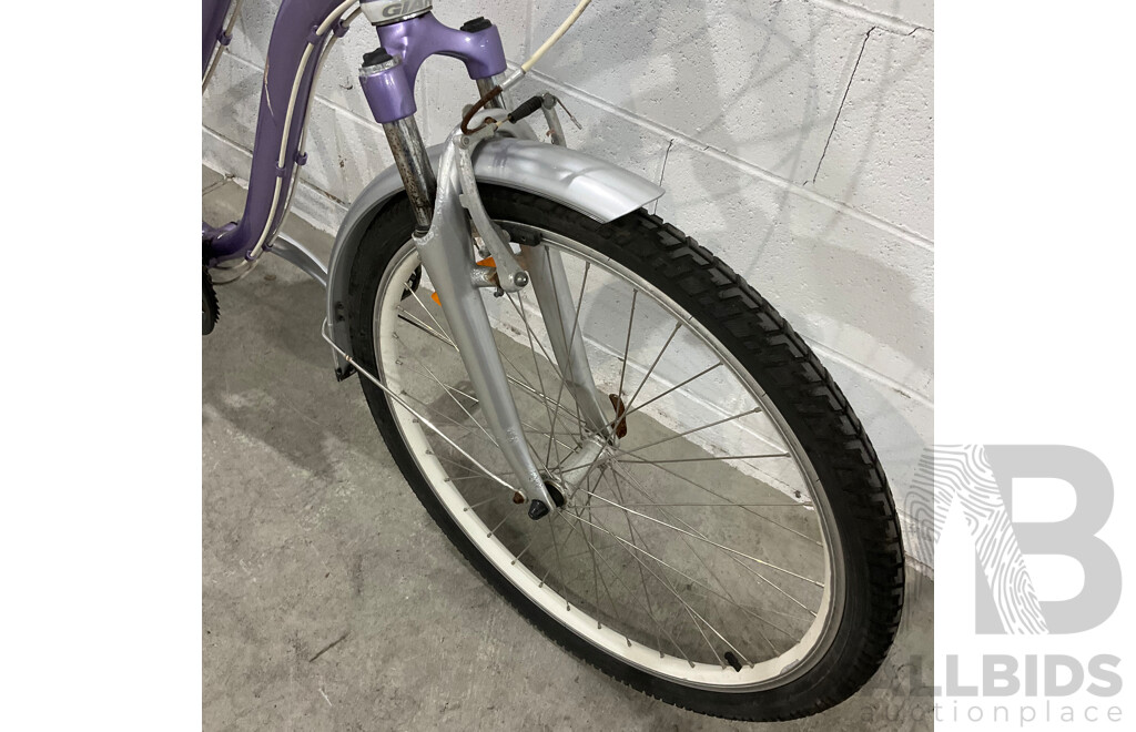 GIANT City Suede Ladies Commuter Bike