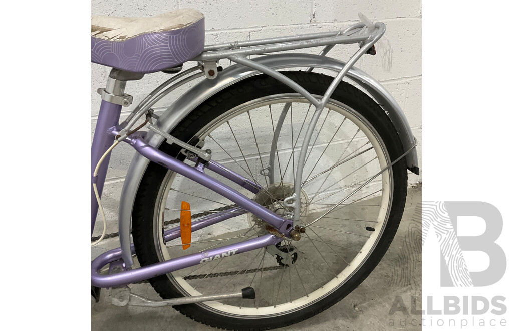 GIANT City Suede Ladies Commuter Bike