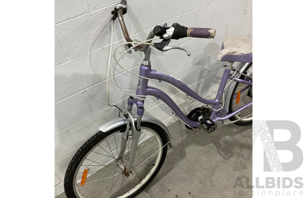 GIANT City Suede Ladies Commuter Bike