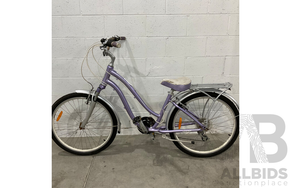 GIANT City Suede Ladies Commuter Bike