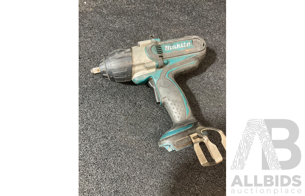 MAKITA 18V Impact Wrench (DTW450) - Skin Only