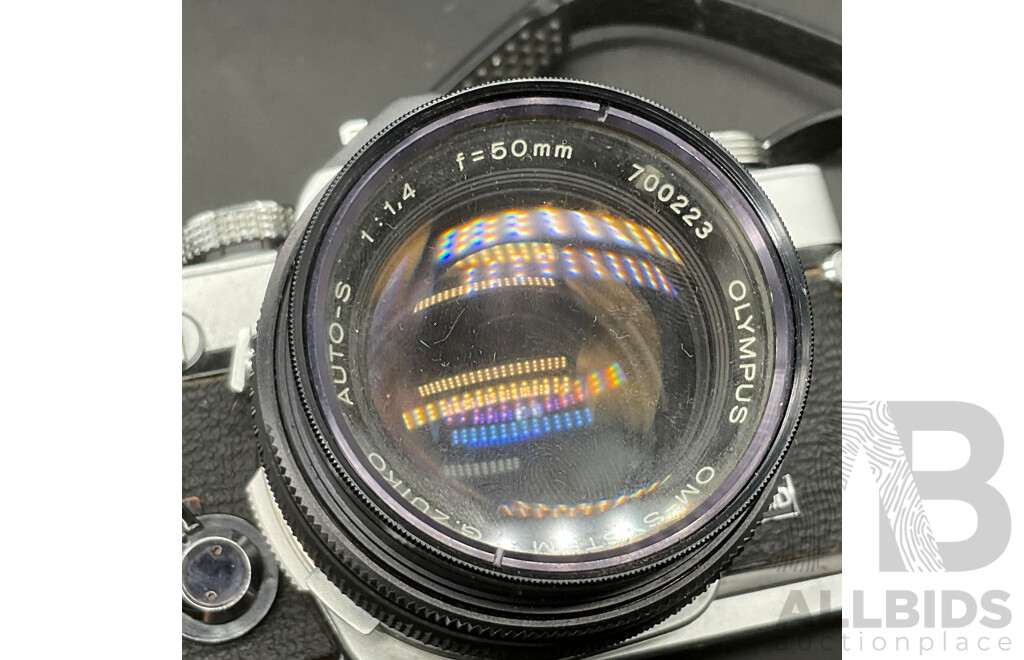 OLYMPUS OM-1 SLR Film Camera with G.Zuiko  50mm Lens and Case