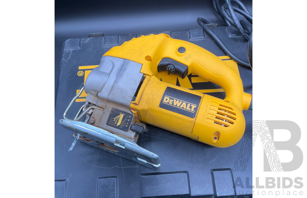DeWALT (DW317) Corded Orbital Jigsaw