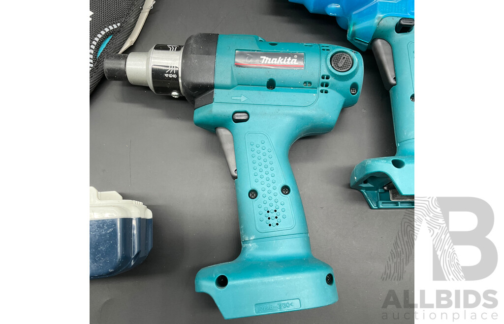 MAKITA 12V Torque-Controlled Screwdriver (BFT081F & BFT123F) with 3.3Ah Battery and Accessories - Lot of 5