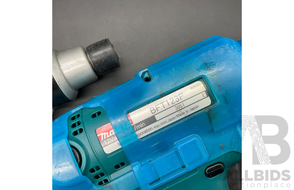MAKITA 12V Torque-Controlled Screwdriver (BFT081F & BFT123F) with 3.3Ah Battery and Accessories - Lot of 5