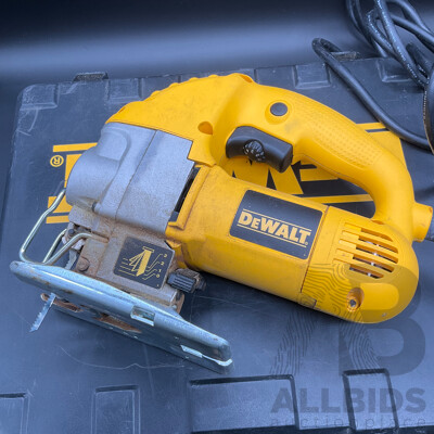 DeWALT (DW317) Corded Orbital Jigsaw