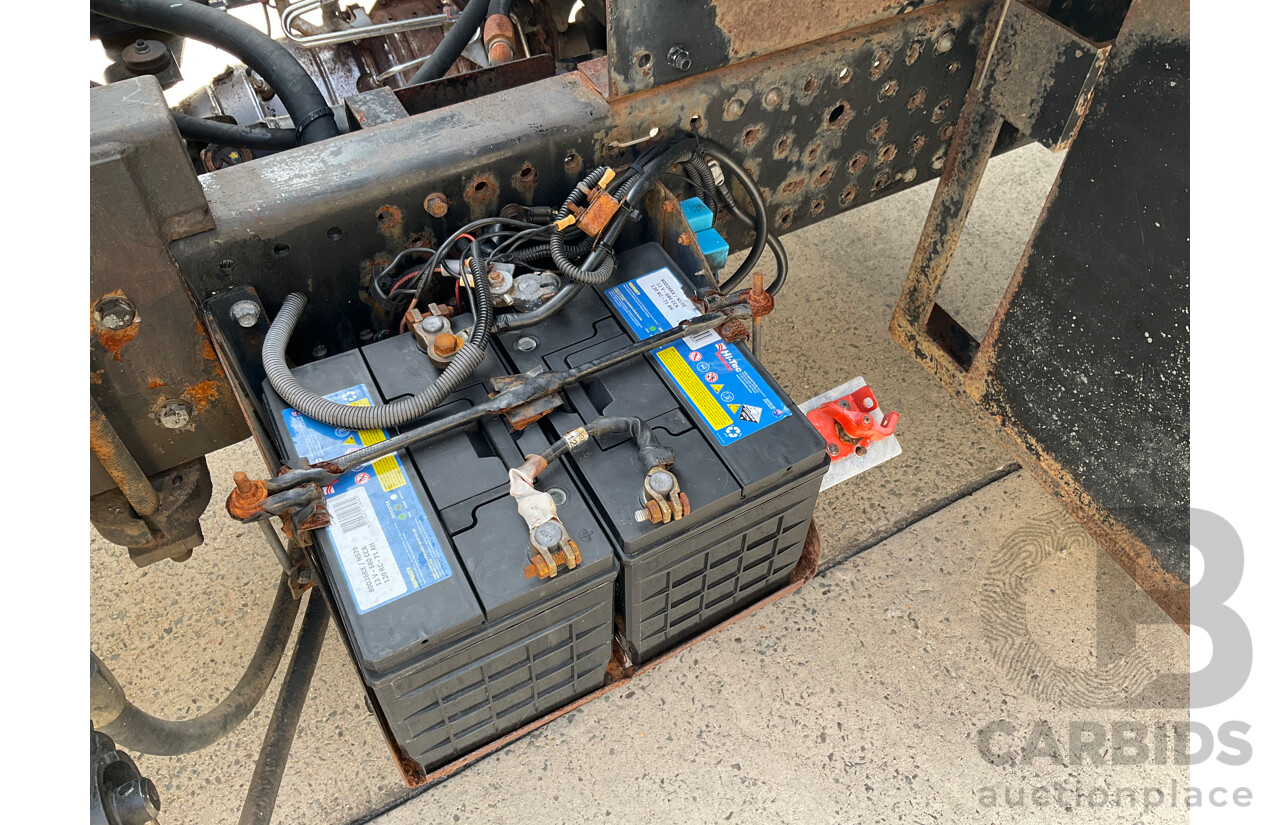 04/2010 Isuzu NPR 300 Medium (4x2) NH Tipper White Turbo Diesel 5.2L - Custom Hiab Crane/Tipper