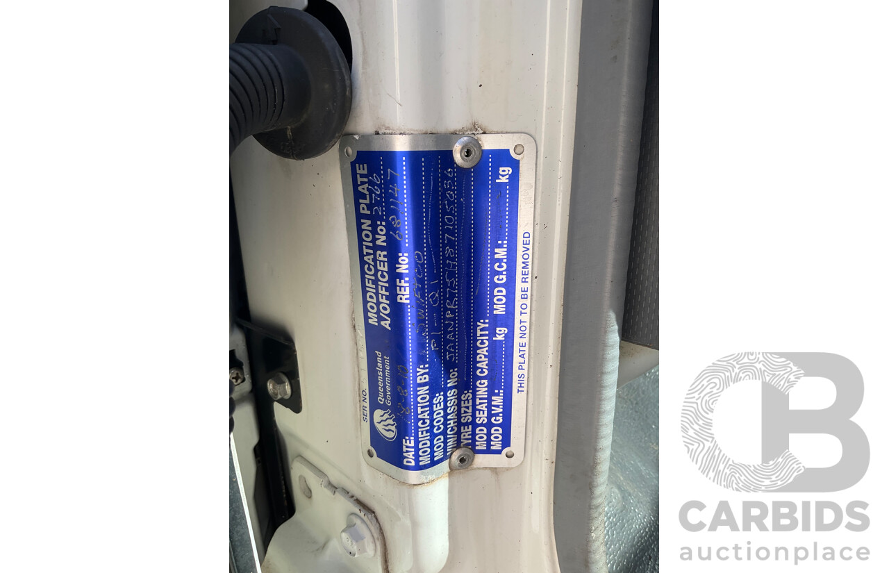 04/2010 Isuzu NPR 300 Medium (4x2) NH Tipper White Turbo Diesel 5.2L - Custom Hiab Crane/Tipper