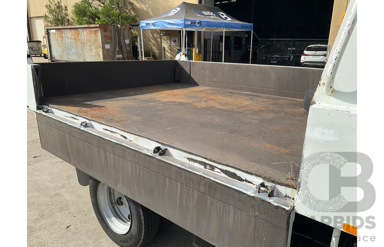 04/2010 Isuzu NPR 300 Medium (4x2) NH Tipper White Turbo Diesel 5.2L - Custom Hiab Crane/Tipper