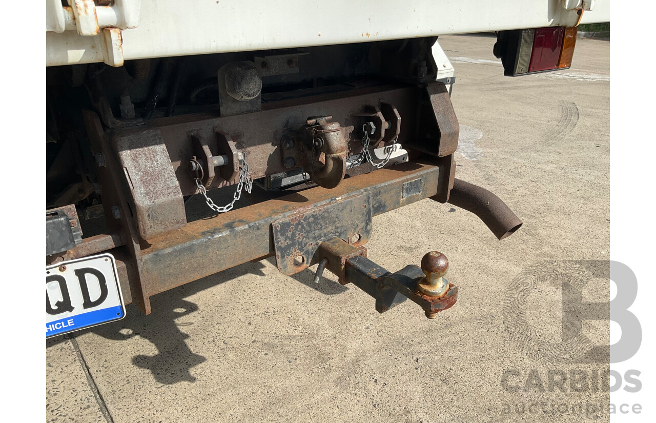 04/2010 Isuzu NPR 300 Medium (4x2) NH Tipper White Turbo Diesel 5.2L - Custom Hiab Crane/Tipper