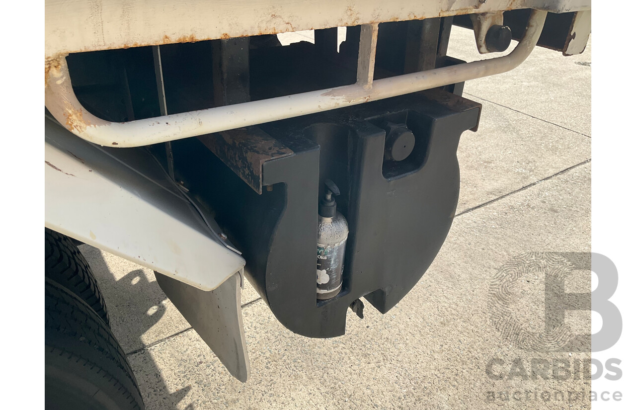 04/2010 Isuzu NPR 300 Medium (4x2) NH Tipper White Turbo Diesel 5.2L - Custom Hiab Crane/Tipper