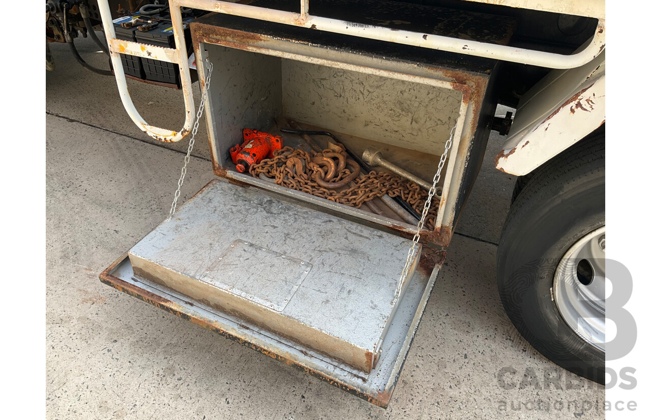 04/2010 Isuzu NPR 300 Medium (4x2) NH Tipper White Turbo Diesel 5.2L - Custom Hiab Crane/Tipper