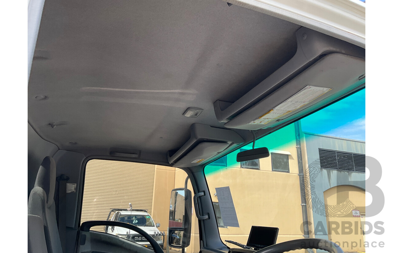 04/2010 Isuzu NPR 300 Medium (4x2) NH Tipper White Turbo Diesel 5.2L - Custom Hiab Crane/Tipper