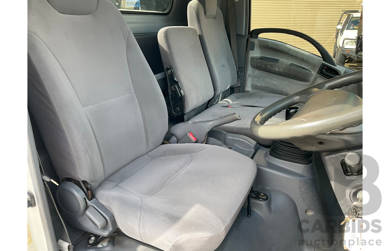 04/2010 Isuzu NPR 300 Medium (4x2) NH Tipper White Turbo Diesel 5.2L - Custom Hiab Crane/Tipper