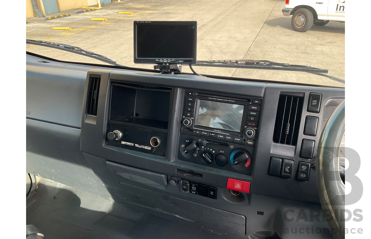 04/2010 Isuzu NPR 300 Medium (4x2) NH Tipper White Turbo Diesel 5.2L - Custom Hiab Crane/Tipper