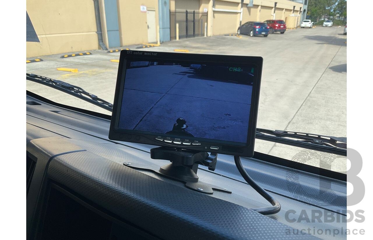 04/2010 Isuzu NPR 300 Medium (4x2) NH Tipper White Turbo Diesel 5.2L - Custom Hiab Crane/Tipper