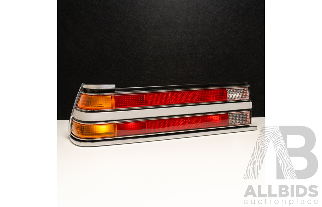 NOS Genuine Holden WB Statesman Left Hand Rear Tail Light in Housing