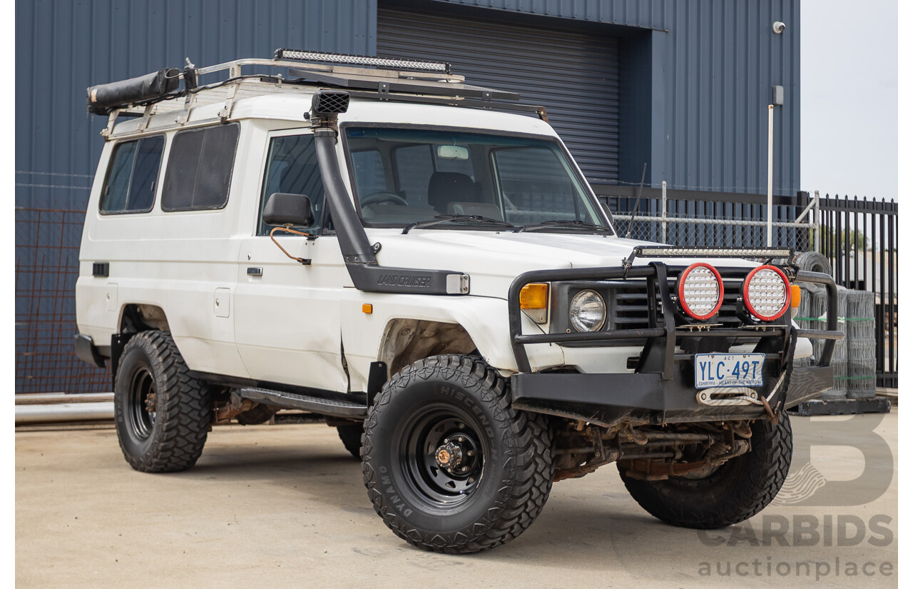 7/1992 Toyota Landcruiser Troopcarrier (4x4)  FJ75RV 2d Wagon White 4.0L