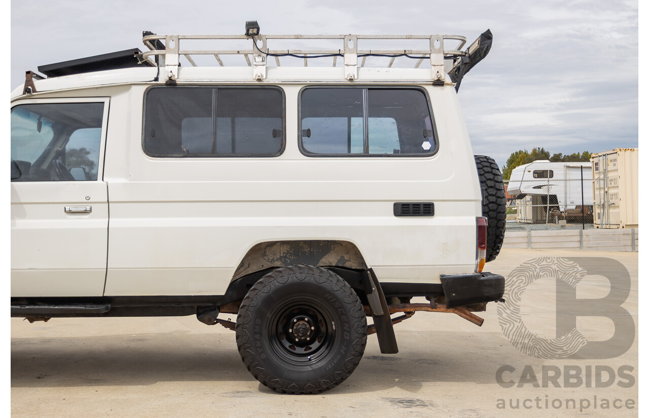 7/1992 Toyota Landcruiser Troopcarrier (4x4)  FJ75RV 2d Wagon White 4.0L
