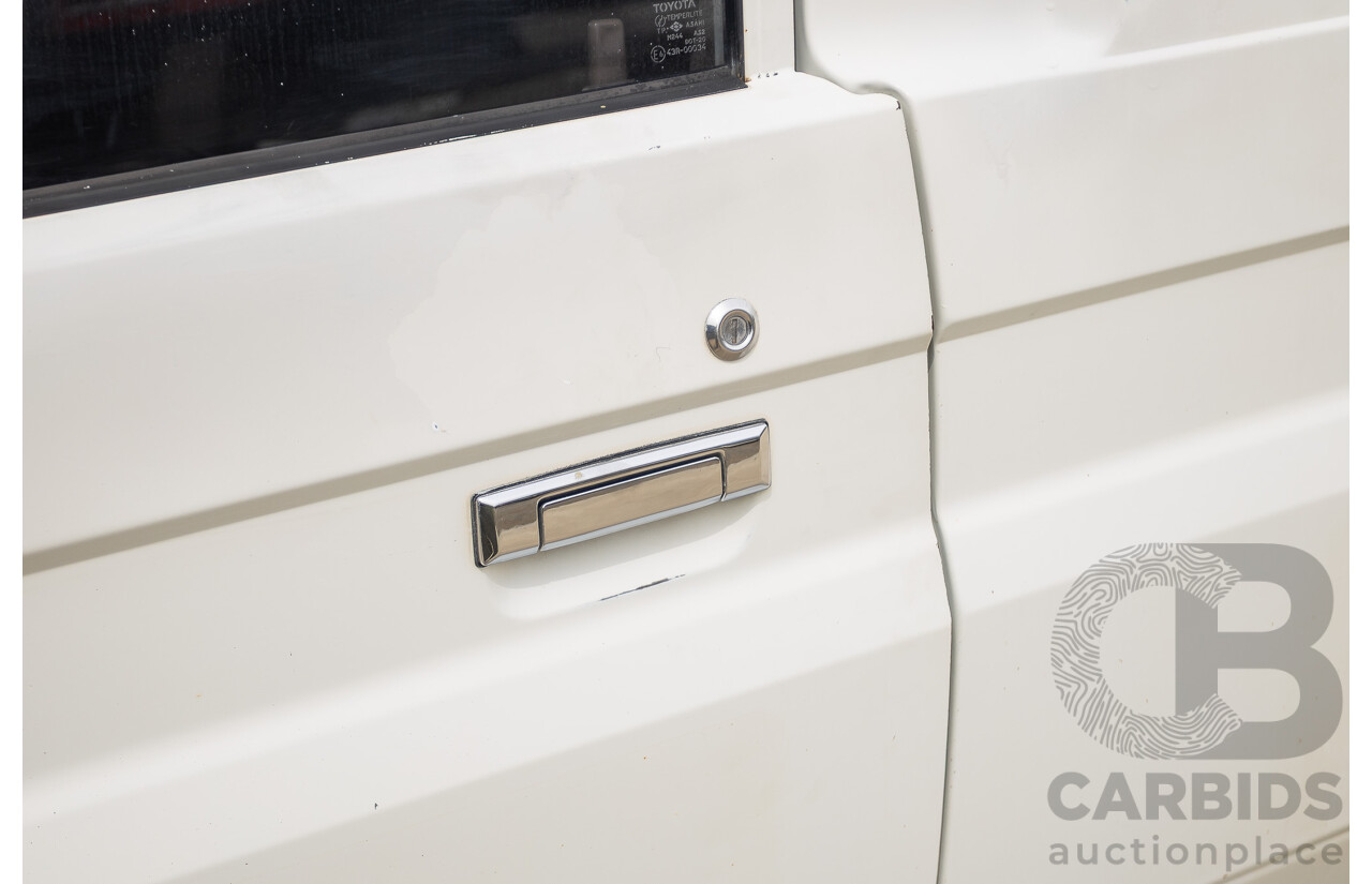 7/1992 Toyota Landcruiser Troopcarrier (4x4)  FJ75RV 2d Wagon White 4.0L