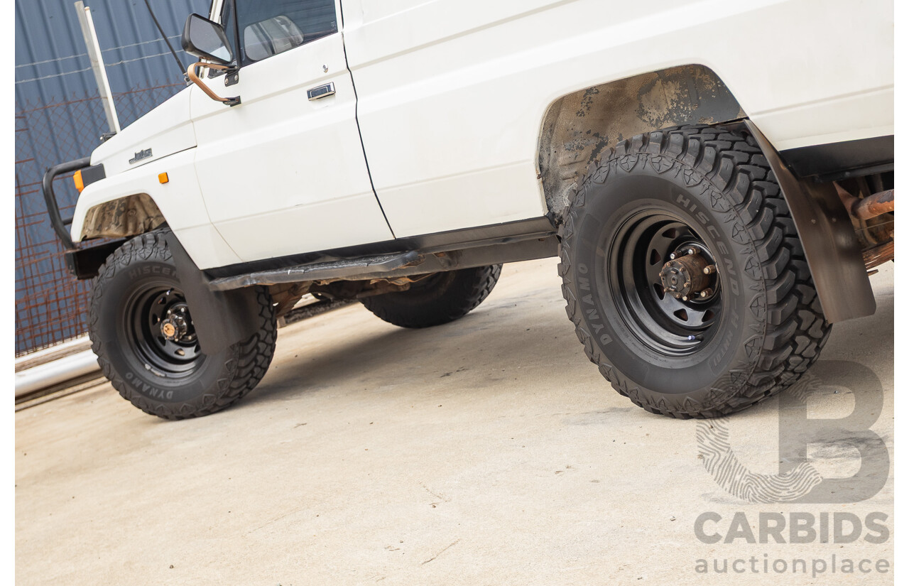 7/1992 Toyota Landcruiser Troopcarrier (4x4)  FJ75RV 2d Wagon White 4.0L