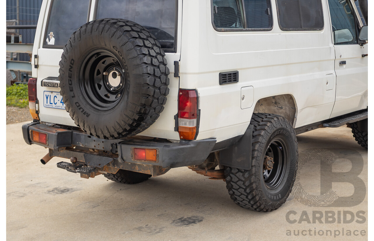 7/1992 Toyota Landcruiser Troopcarrier (4x4)  FJ75RV 2d Wagon White 4.0L