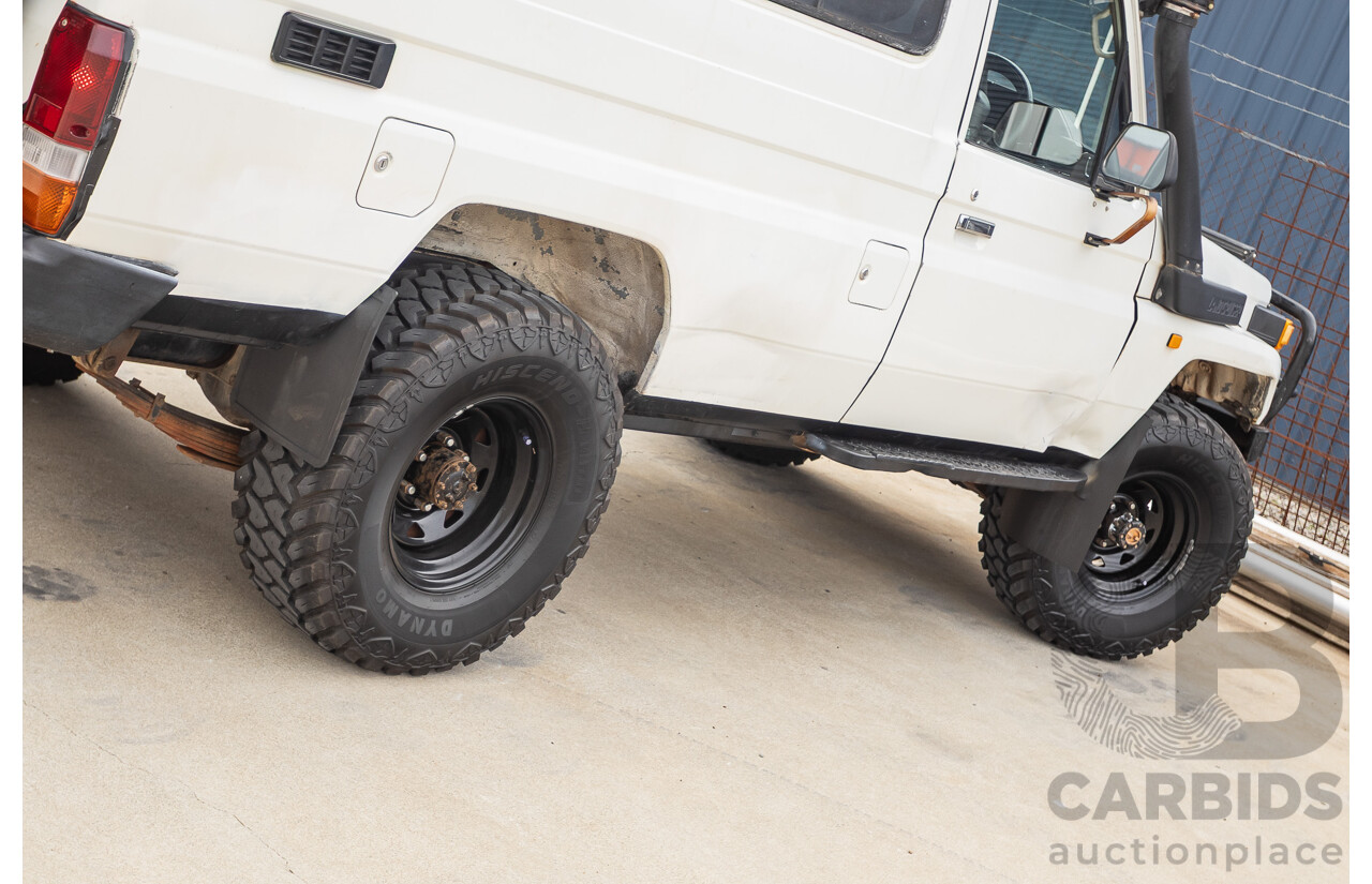 7/1992 Toyota Landcruiser Troopcarrier (4x4)  FJ75RV 2d Wagon White 4.0L