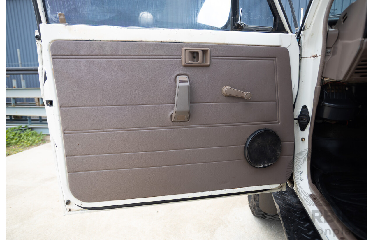 7/1992 Toyota Landcruiser Troopcarrier (4x4)  FJ75RV 2d Wagon White 4.0L