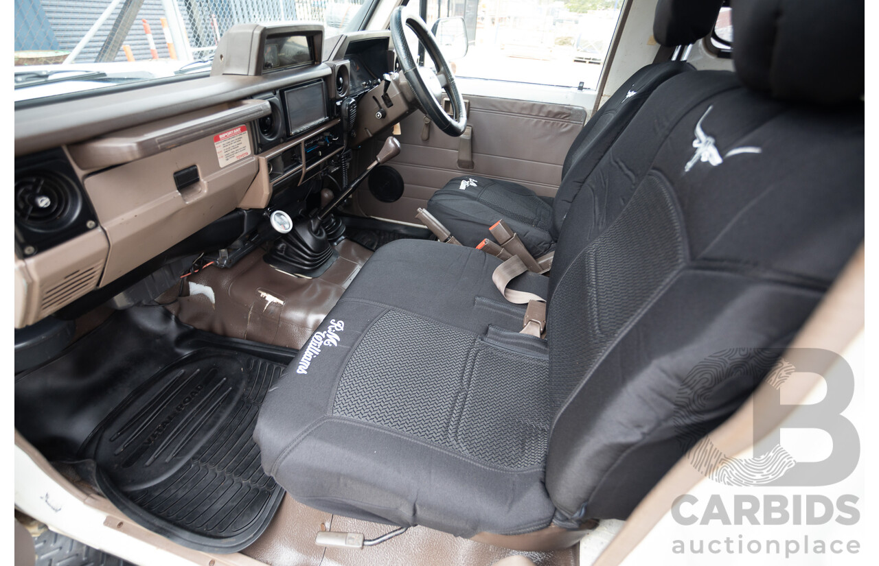 7/1992 Toyota Landcruiser Troopcarrier (4x4)  FJ75RV 2d Wagon White 4.0L