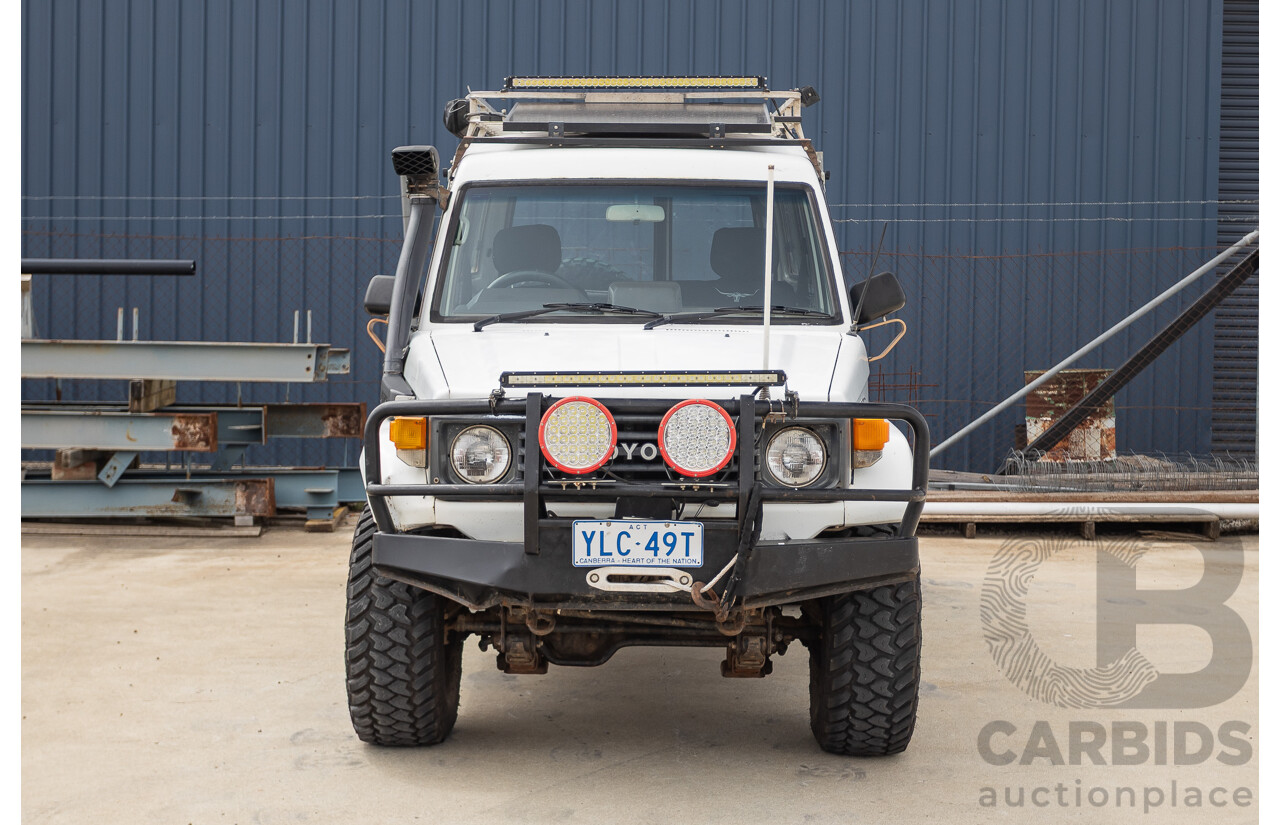 7/1992 Toyota Landcruiser Troopcarrier (4x4)  FJ75RV 2d Wagon White 4.0L