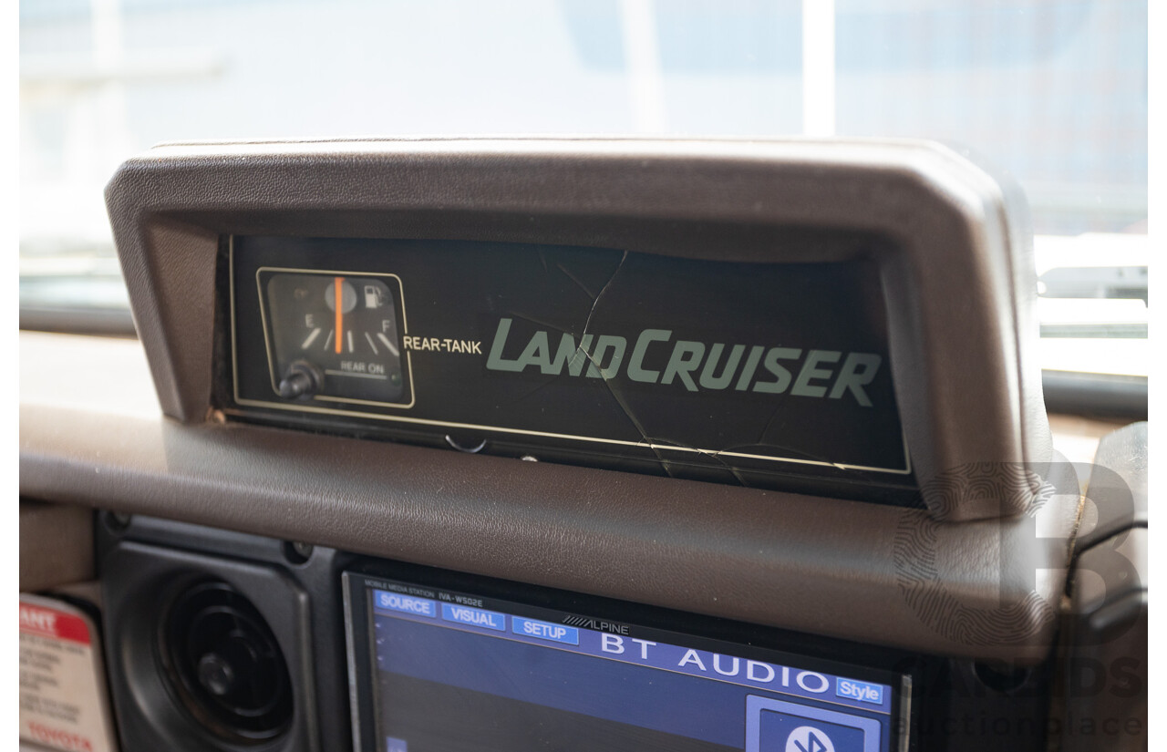 7/1992 Toyota Landcruiser Troopcarrier (4x4)  FJ75RV 2d Wagon White 4.0L