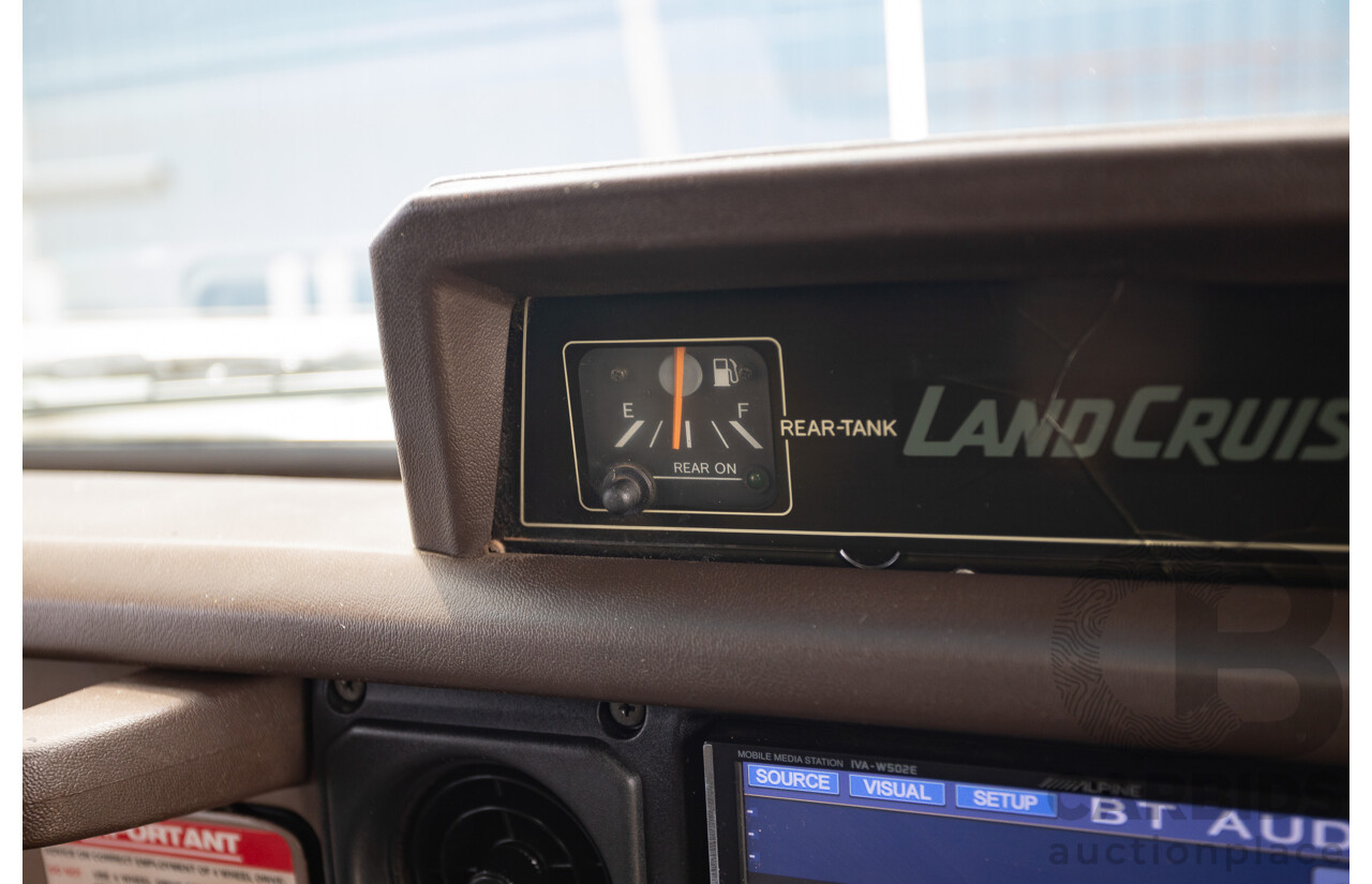 7/1992 Toyota Landcruiser Troopcarrier (4x4)  FJ75RV 2d Wagon White 4.0L