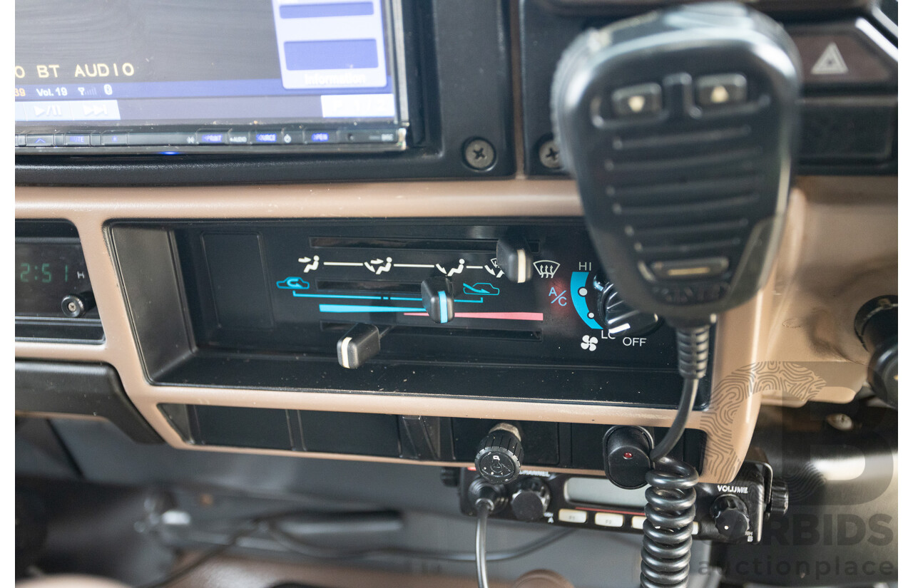 7/1992 Toyota Landcruiser Troopcarrier (4x4)  FJ75RV 2d Wagon White 4.0L